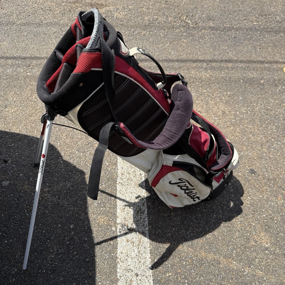Titleist Golf Bag Canada Flag Model TR4SX6-0 No. 1, 6 Slots With Stand